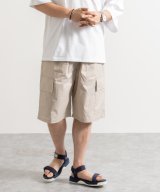 ベージュ