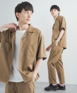 ベージュ