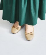 ベージュ