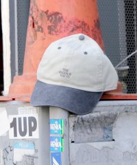 MAISON mou/【THE CHARLIE TOKYO/ザチャーリートーキョー】2tone logo twill low cap 2 2トーンロゴツイルローキャップ/504810131