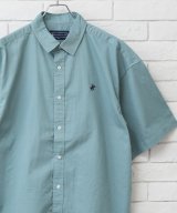エメラルドグリーン
