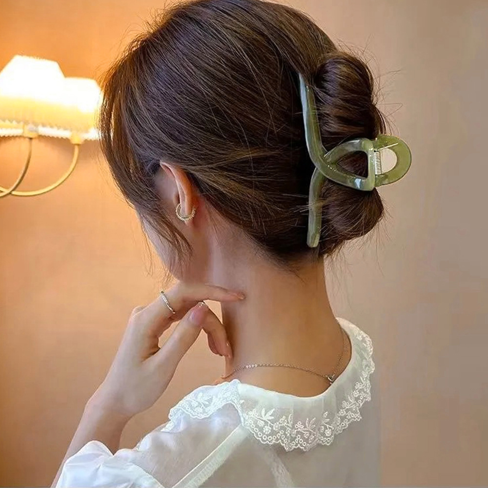 クーポン】【セール38%OFF】ヘアクリップ大きめアクリルバンス