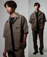 ベージュ