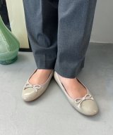 ベージュ