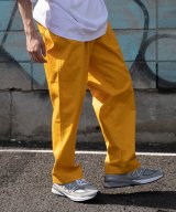 イエロー