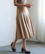 ベージュ