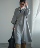 グレー