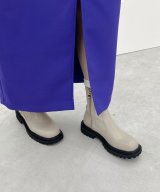 ベージュ