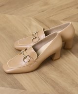 ベージュ