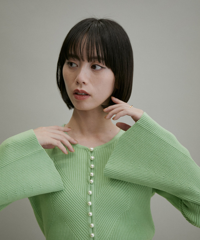 WEB限定(一部店舗展開あり)】パールボタン コンパクトニット