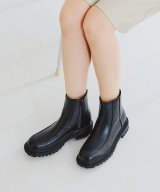 ブラック