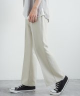 ベージュ