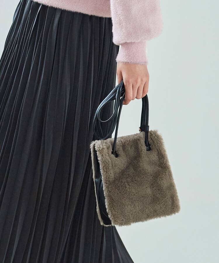 セール36%OFF】小ぶりサイズのスクエアフェイクファー2WAYトート