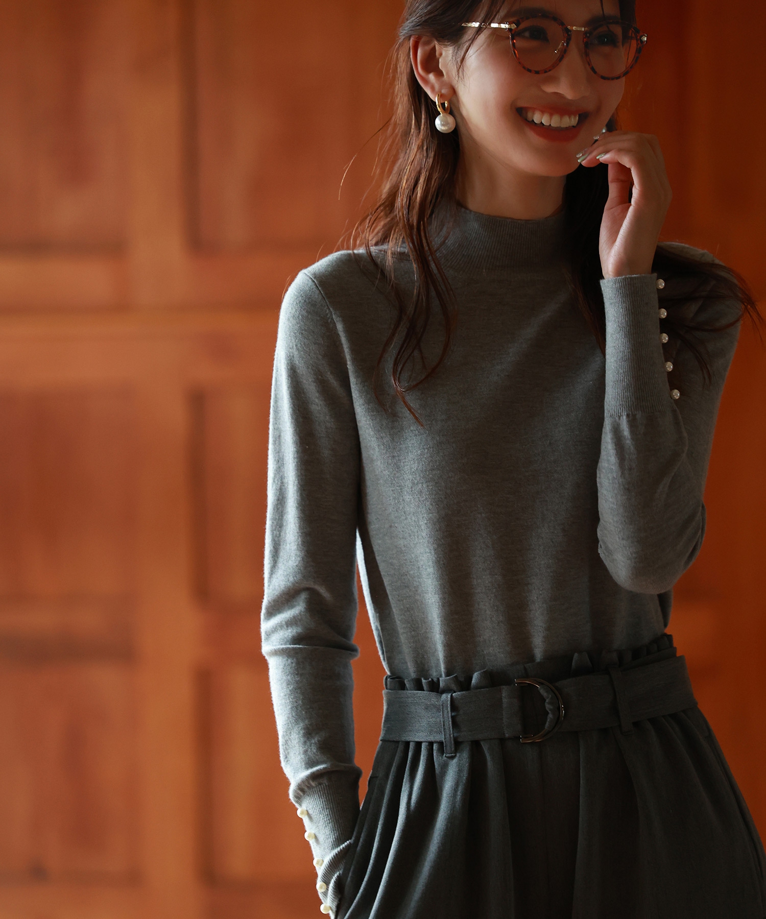 セール35%OFF】パールボタン付きプチハイネックニットプルオーバー