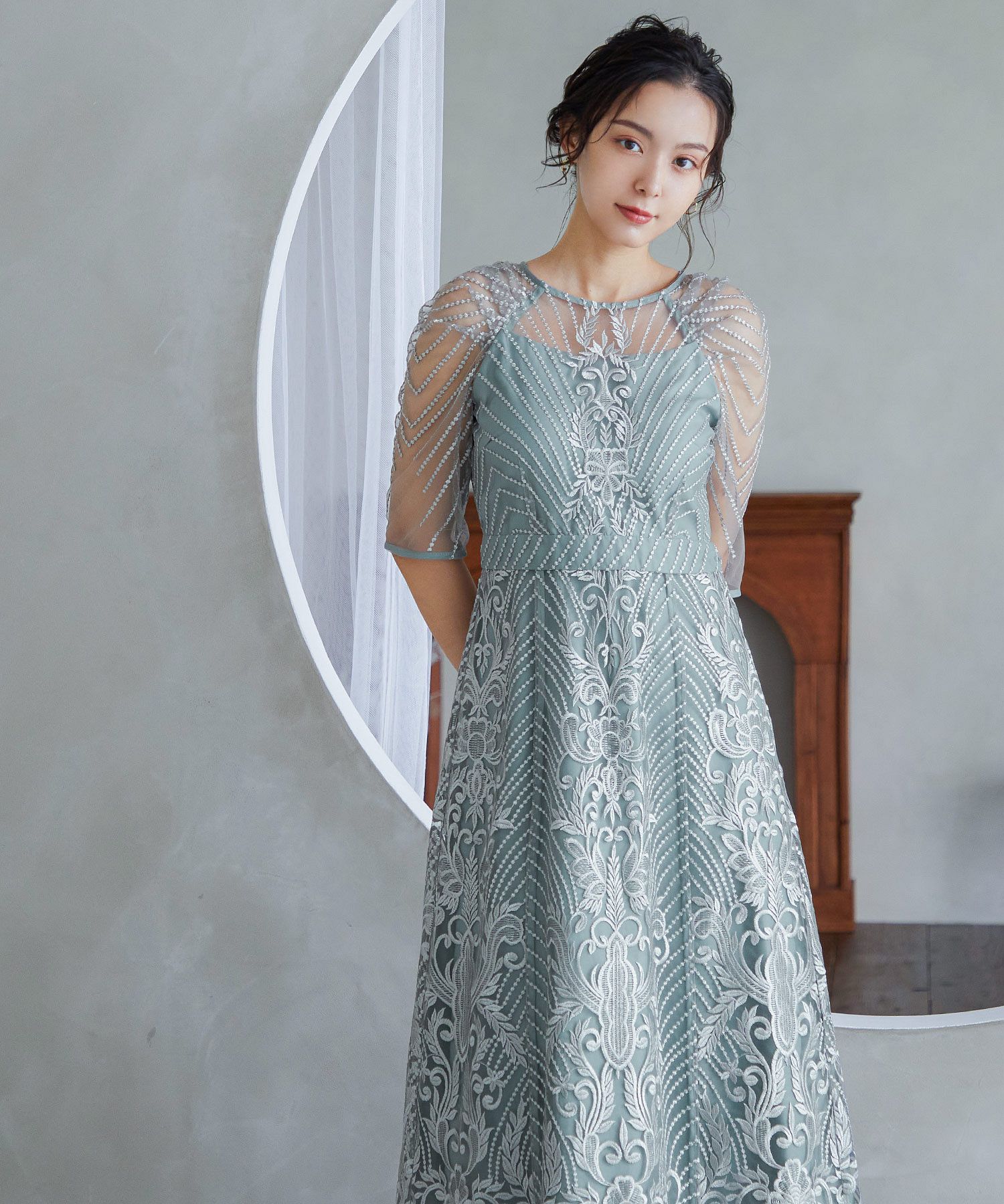 ニアナ niana アンティーク刺繍レースボリュームスリーブ