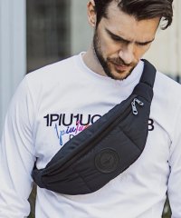 1PIU1UGUALE3 RELAX/ウノ ピゥ ウノ ウグァーレ トレ リラックス 1PIU1UGUALE3 RELAX サークルロゴボディバッグ/504951738