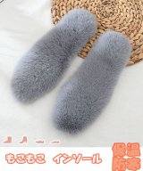 グレー