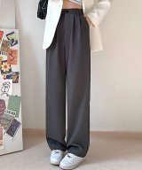 グレー