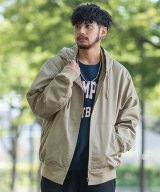 ベージュ