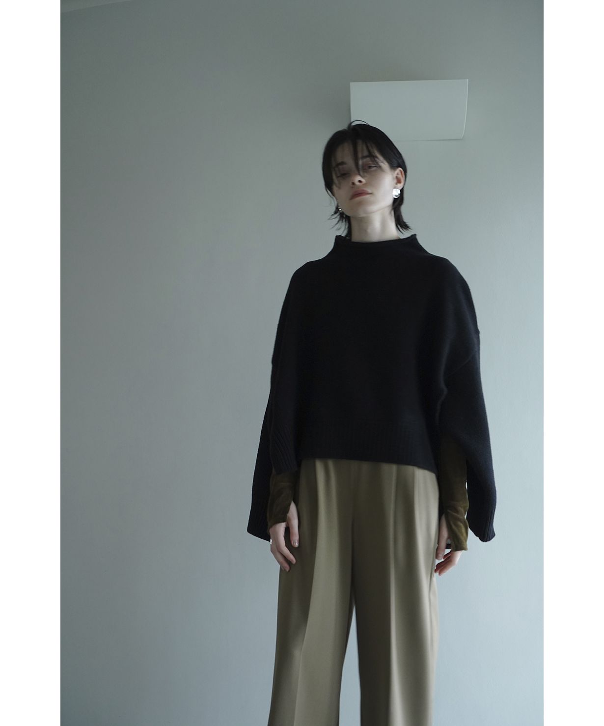 【セール】SIDE SLIT WIDE CAPE KNIT TOPS(505006361) | クラネ 