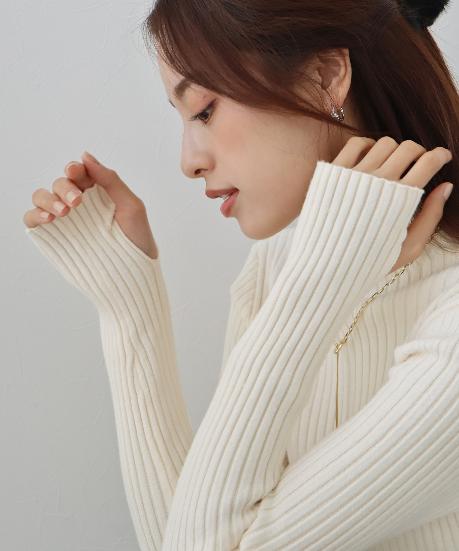 クーポン】【セール 20%OFF】ワイドリブサムホールハイネックニット