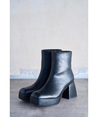 THICK HEEL BOOTS