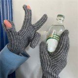 グレー