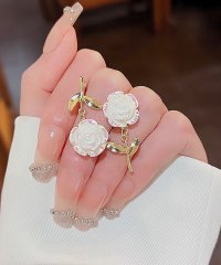 shoppinggo/ピアス レディース 揺れる イヤリング 大ぶりピアス 花 キラキラ アシンメトリー 人気アクセサリー/505096471