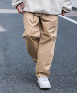 ベージュ