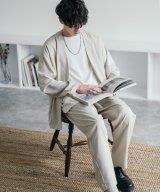 オフホワイト