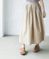 ライトベージュ