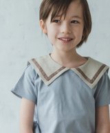 グレー