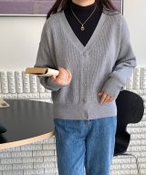 グレー