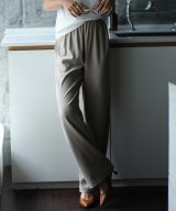 グレー