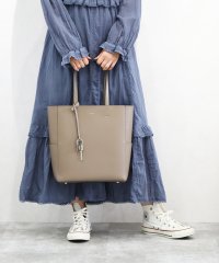 UNGRID bag/キーリングチャーム付き　ラージトートバッグ/505231703