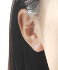 ninon/金属アレルギー対応 ミニクロスモチーフステンレスピアス/505235336