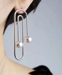 shopnikoniko/ニュアンス ぐるぐる パールピアス ma 【即納】 アクセサリー ピアス パール ゴールド シルバー うねうね ピン型  波巻き ボリューム レディース 韓国 /505237476