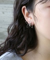 colleca la/フラワーラインピアス/505257350