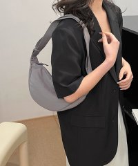 Amulet/アミュレット Amulet ハーフムーンボディバッグ レディース 斜めがけ 韓国ファッション 10代 20代 30代 ショルダーバッグ 大容量 トレンド ミニバ/505379965
