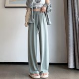 グレー
