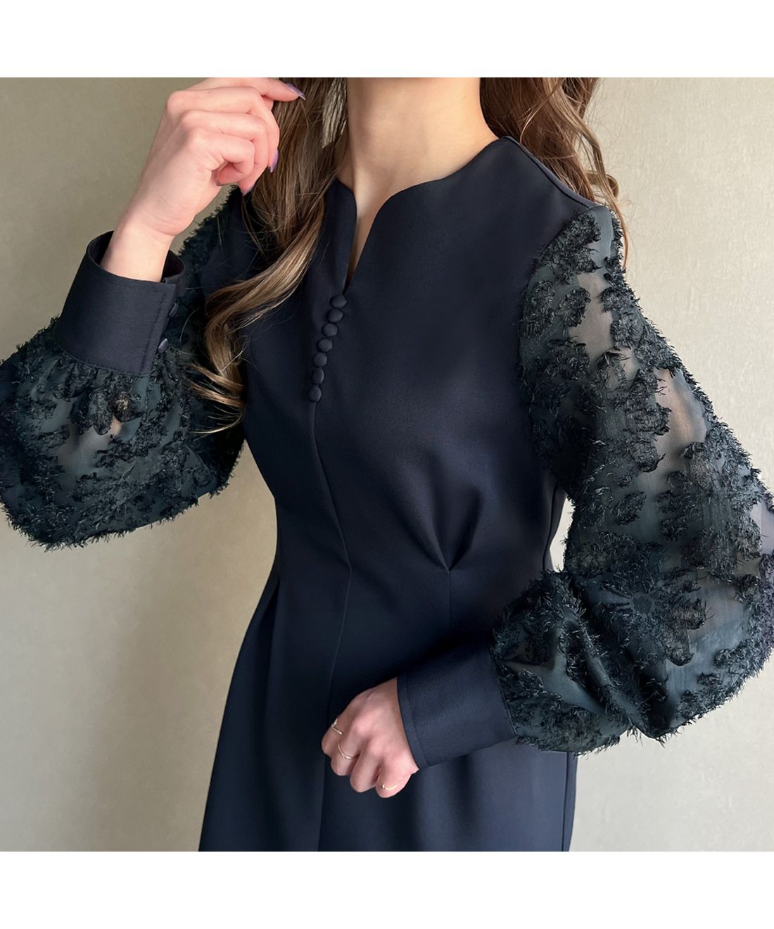【美品】JUSGLITTY ベルト付ウエストタックデザインワンピース JUSGLITTY ベルト付きウエストタックデザインワンピース