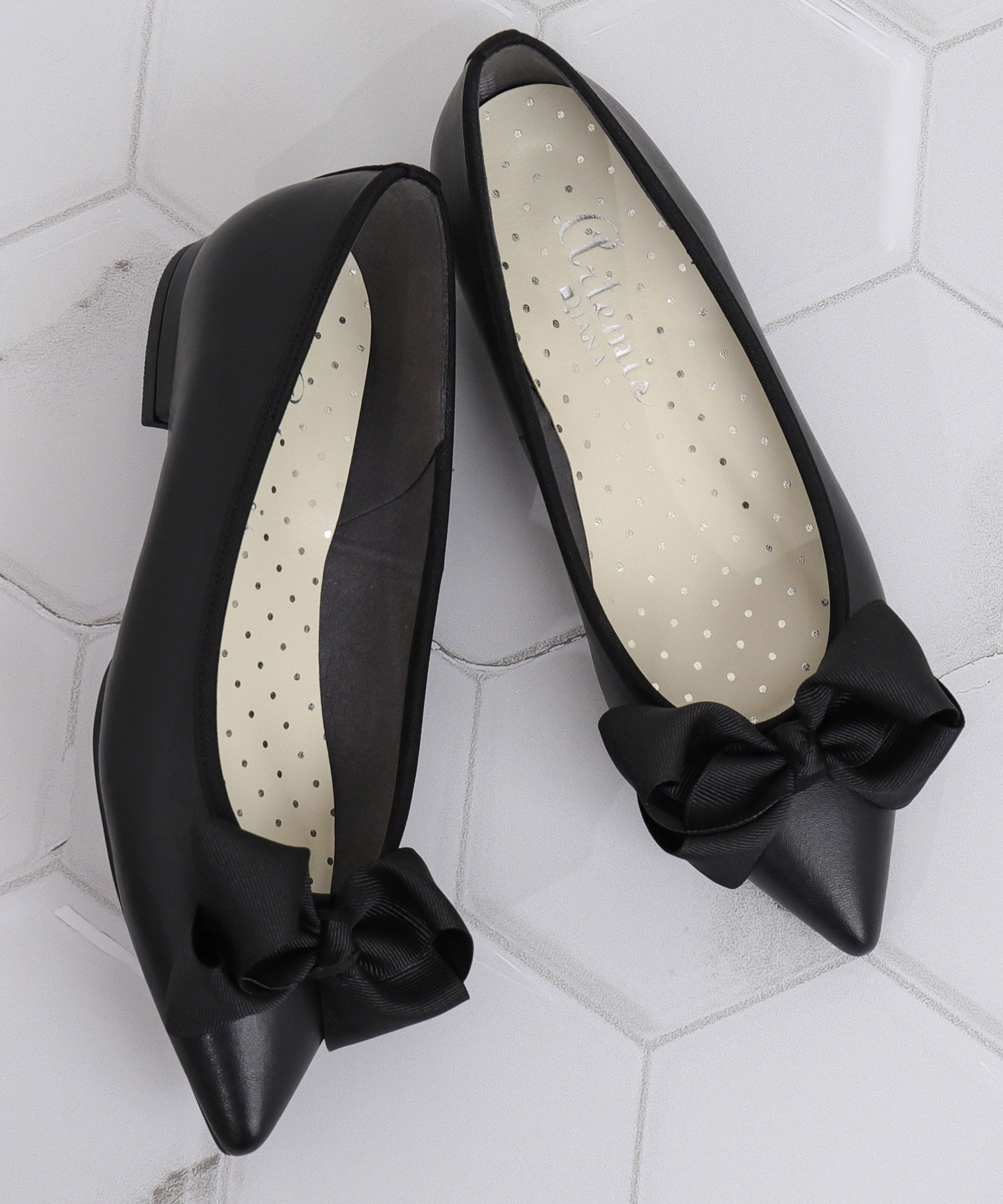 DIANA リボン付きフラットシューズ 黒 グレー アルテミス バイ ダイアナ artemis by DIANA スカーフリボン付属