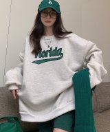 グレー