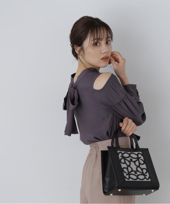 セール 50%OFF】前後2Wayリボンオープンショルダーブラウス
