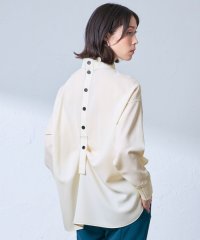 CAST：/【NAVY】【大人気定番】バックボタンブラウス/505371645