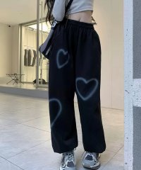 shopnikoniko/ショップニコニコ ShopNikoNiko ハイウエスト ハートペイント ジョガーパンツ 【即納】 ボトムス パンツ スウェットパンツ ワイドパンツ ハート柄 /505600441