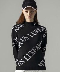 LUXEAKMPLUS/リュクスエイケイエムプラス LUXEAKMPLUS(リュクスエイケイエムプラス)ゴルフ 総柄ロゴモックネックニット/505685583