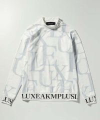 LUXEAKMPLUS/リュクスエイケイエムプラス LUXEAKMPLUS(リュクスエイケイエムプラス)ゴルフ 裾ロゴ総柄モックネックTシャツ/505685593