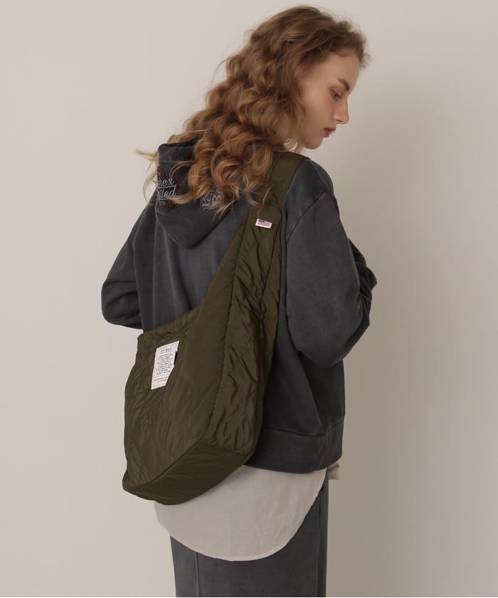 直営店限定》BONDING QUILTING SHOULDER BAG/キルティング