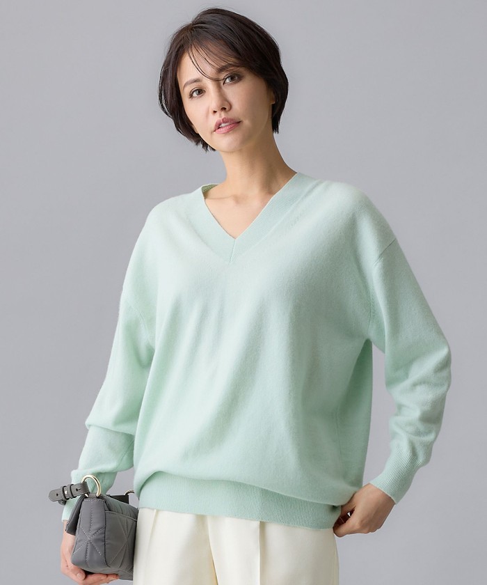 自由区新品洗えるピュアカシミヤウォッシャブル ハイネックチュニック29，052円、ネイビー40